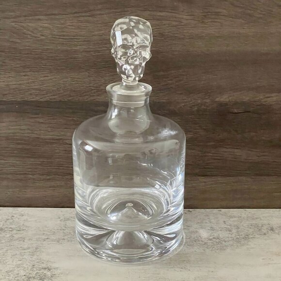 NWOB Nude Shade Whisky Decanter Skull Shaped Stopper Lead Free Crystal 42oz - Picture 4 of 13